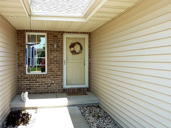 3rd image of 419 Austin Ln