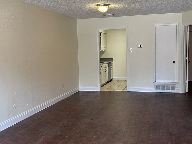 605 McQueary St — Photo 6