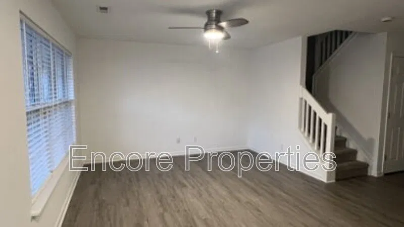 3 bed, 2.5 bath, 1348 sqft, $1,700 — Photo 3