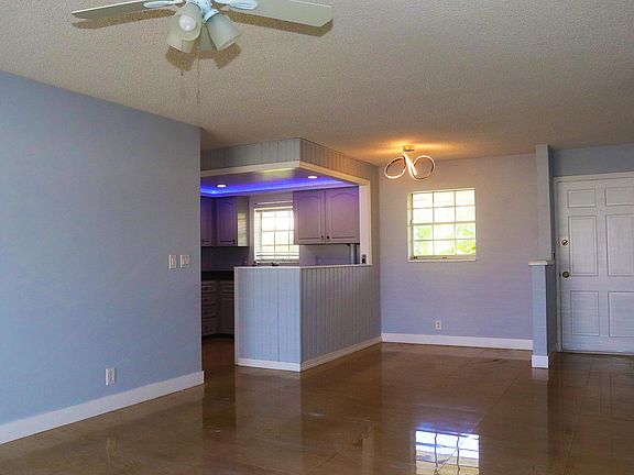 5th image of 148 Yacht Club Dr APT 12