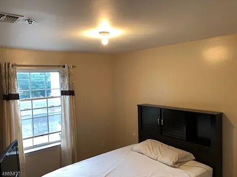 5th image of 469-471 Hawthorne Ave #3