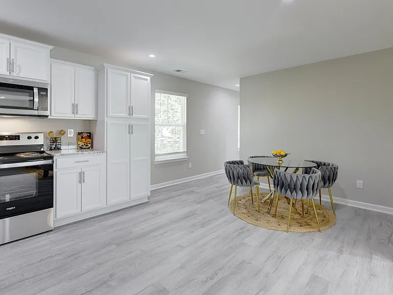 122 Thompson St — Photo 18