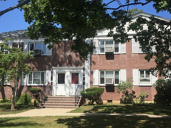 4th image of 22517 Hillside Ave