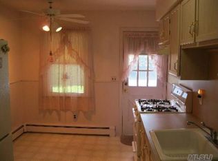 420 2nd Ave, Bayport, NY 11705