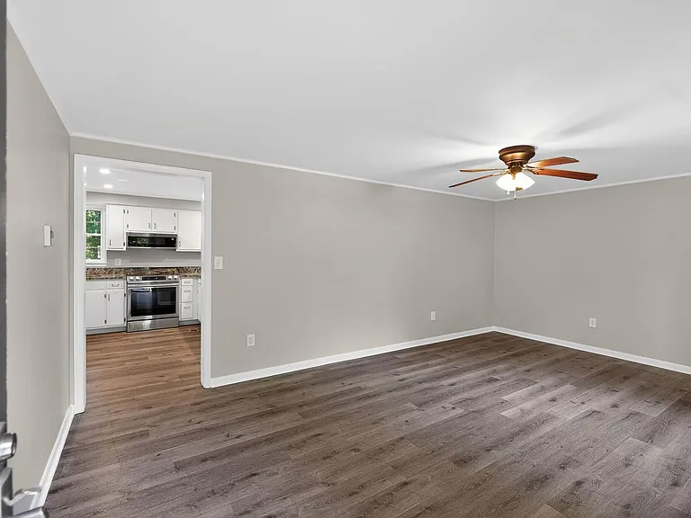 4225 Robinson Rd — Photo 22