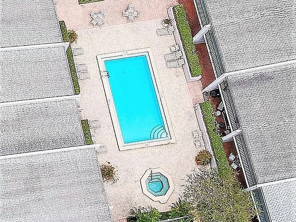 3rd image of 301 2nd St N APT 6