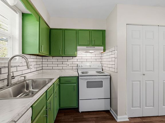 2nd image of 2708 Vista Ln #2710