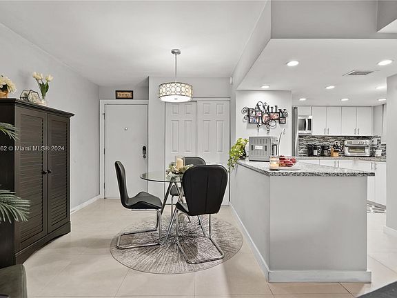 4th image of 210 Fontainebleau Blvd APT 205