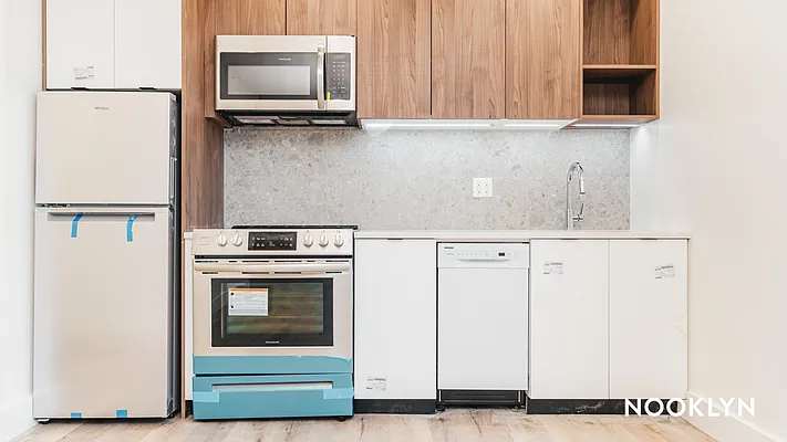 Rented by Nooklyn NYC LLC | media 43