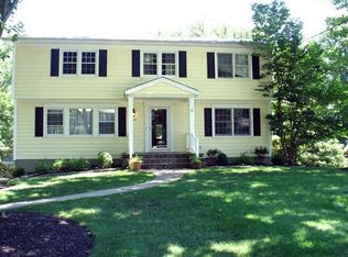 3560 Suncrest Ave, Yorktown Heights, NY 10598