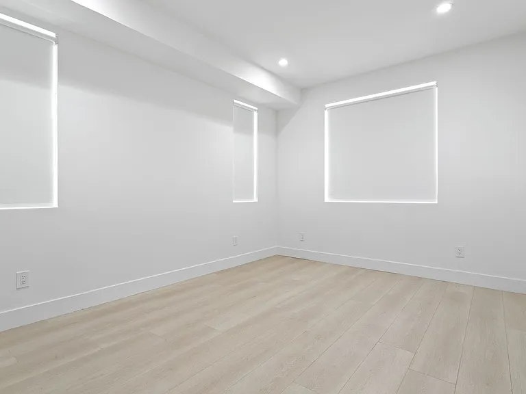 1815 Barry Ave — Photo 24