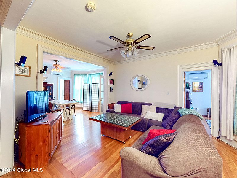 3rd image of 206 7th Avenue