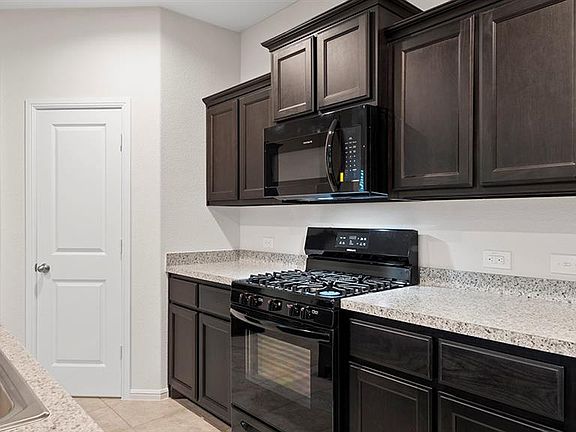 4th image of 3301 Winoak Dr