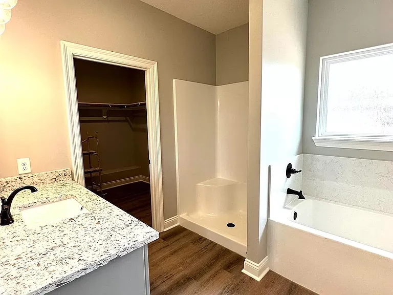 130 Liberty Dr — Photo 14