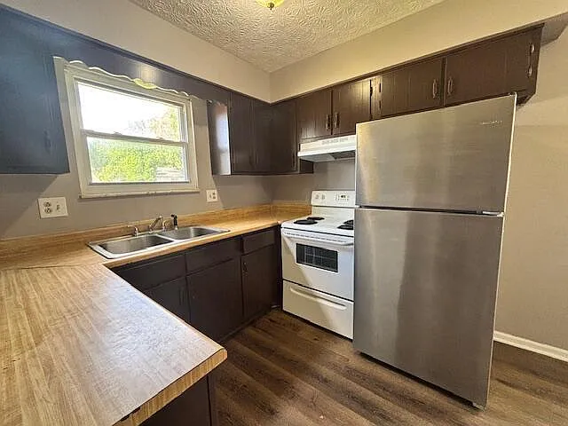 2621 Woodsedge Rd — Photo 5
