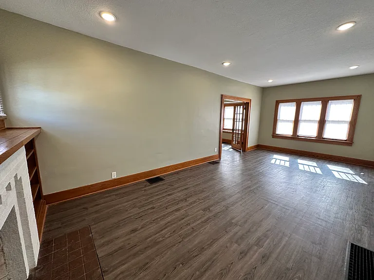 1318 S Hydraulic Ave — Photo 5