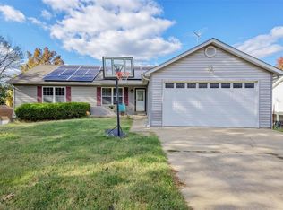 208 W Lakeshore Dr, De Soto, MO 63020