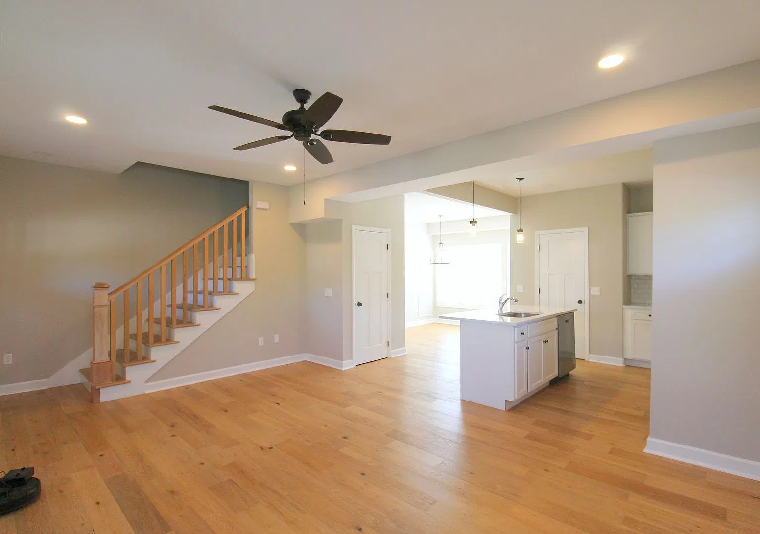 Pet-Friendly 3-Bedroom Home with Upstairs Bonus Room & Fenced Backyard — Photo 3