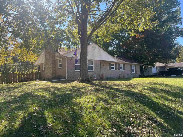2 Apache Dr, Springfield, IL 62711