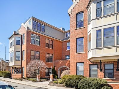 74 Kent St #C3, Brookline, MA, 02445