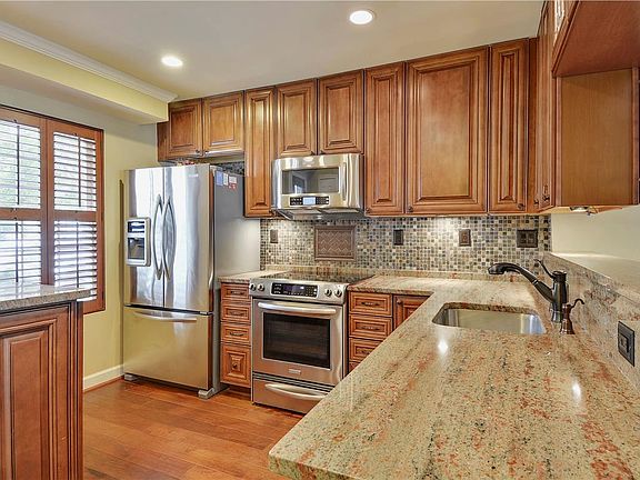 2nd image of 3302 Lakeside View Dr