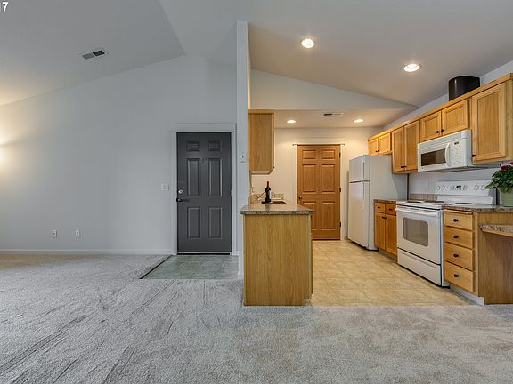 5th image of 14019 NE 20th Ave APT 33D