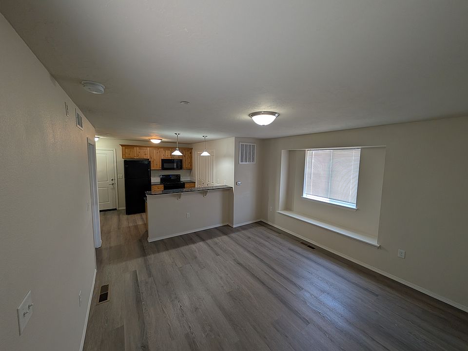 2nd image of 1412 S Edgewater Cir #103