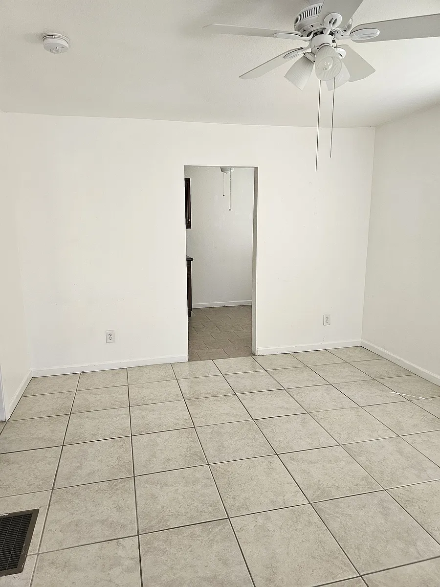 Building Photo - 117 S 10th St #117