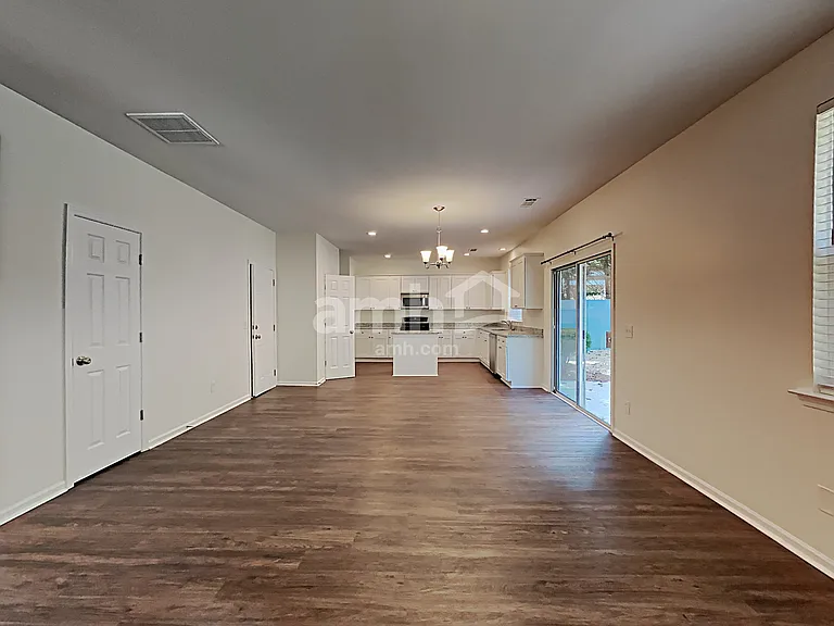 407 Howell Xing — Photo 11