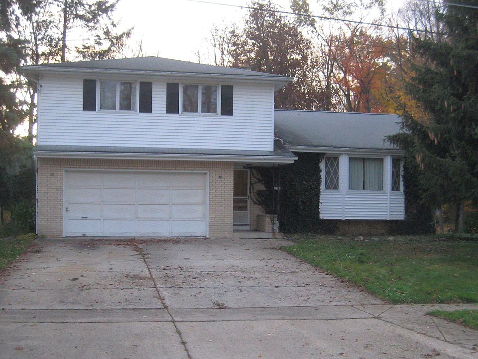 1st image of 1828 Arlington Dr