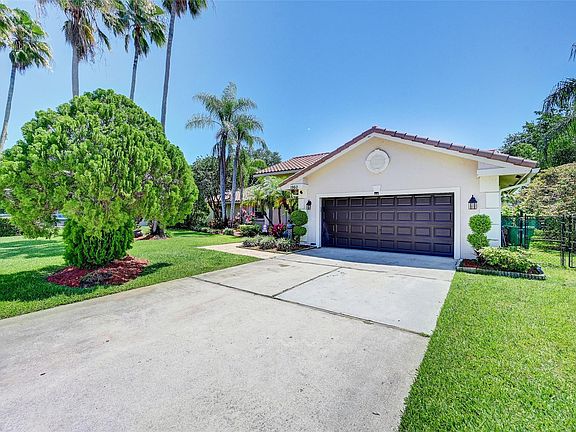 4th image of 1960 SW 101st Avenue