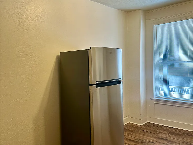 640 Middle Ave — Photo 4