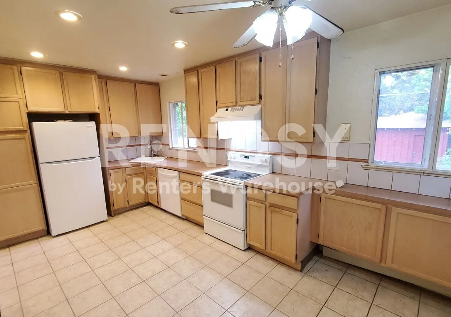 Don't miss this gorgeous 5 Bed 2 Bath home in University Hills — Photo 4