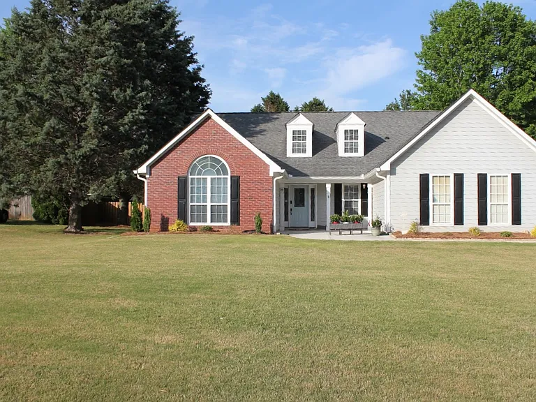 4015 Delamar Dr — Photo 3