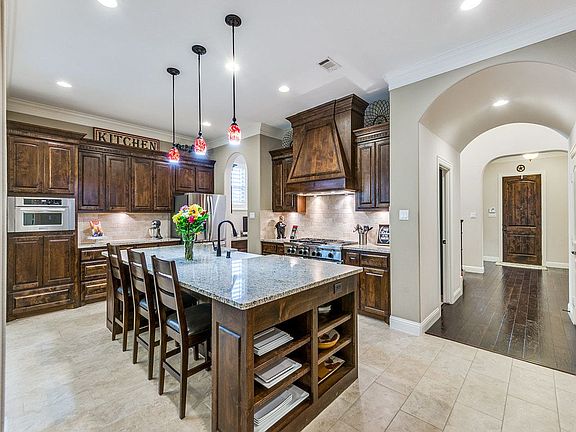 5th image of 7108 Mitchell Ct
