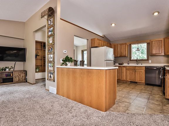 5th image of 2684 Pine Pl