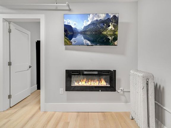 5th image of 210 Delaware Ave APT 7