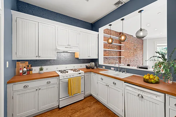 Rented by Douglas Elliman | media 22