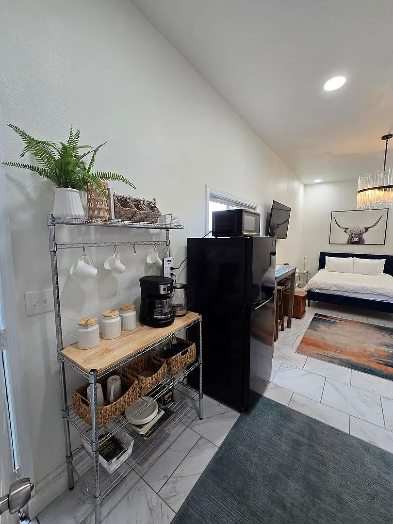 Fully Furnished Studio Near Hammond Trail in McKinleyville! — Photo 4