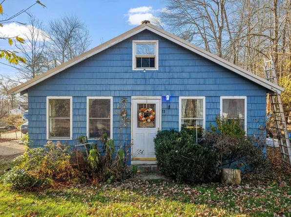 11 Lakeview Avenue, Sandown, NH 03873