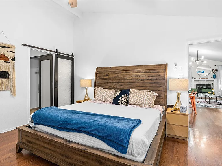 512 Edwards Dr — Photo 16