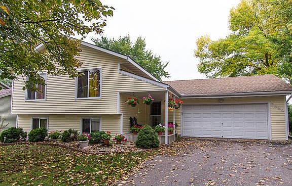 3rd image of 6335 Edgemont Cir N