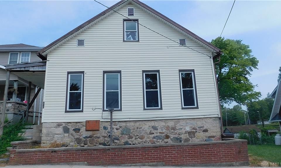 1st image of 212 E Main St