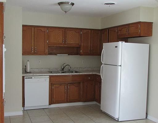 5th image of 13016 Cambridge Blvd