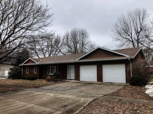 207 2nd St NE, Buffalo Center, IA 50424