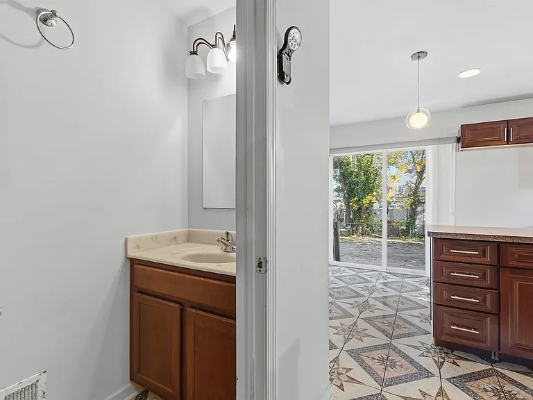 506 Fisher Pl — Photo 13