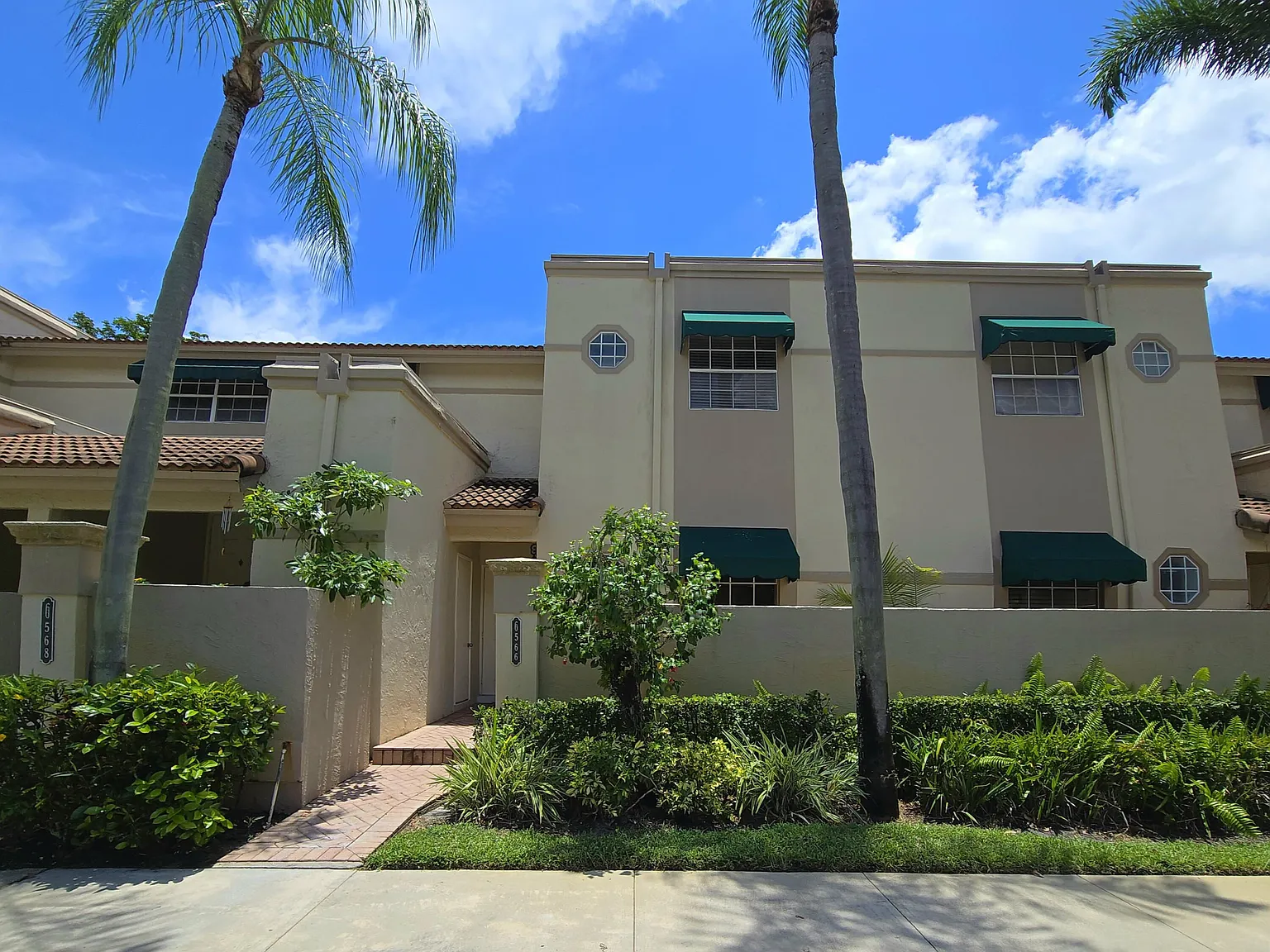 2 bed, 2.0 bath, 1090 sqft, $2,700 — Photo 3