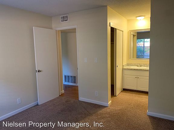 5th image of 2815 E St APT 01