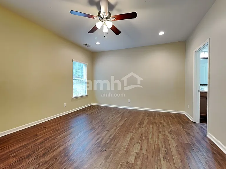 498 Stonebridge Cir — Photo 11