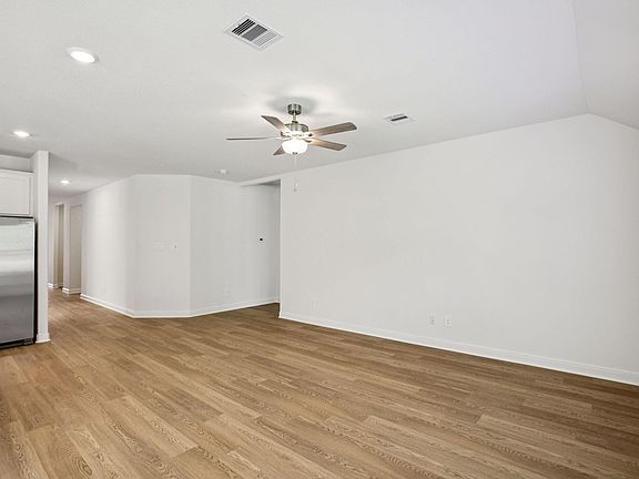 3rd image of 2827 Clapbread Ln